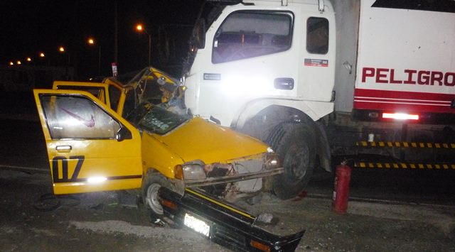 Guadalupito: taxista muere al estrellar su auto con camión que transportaba gas