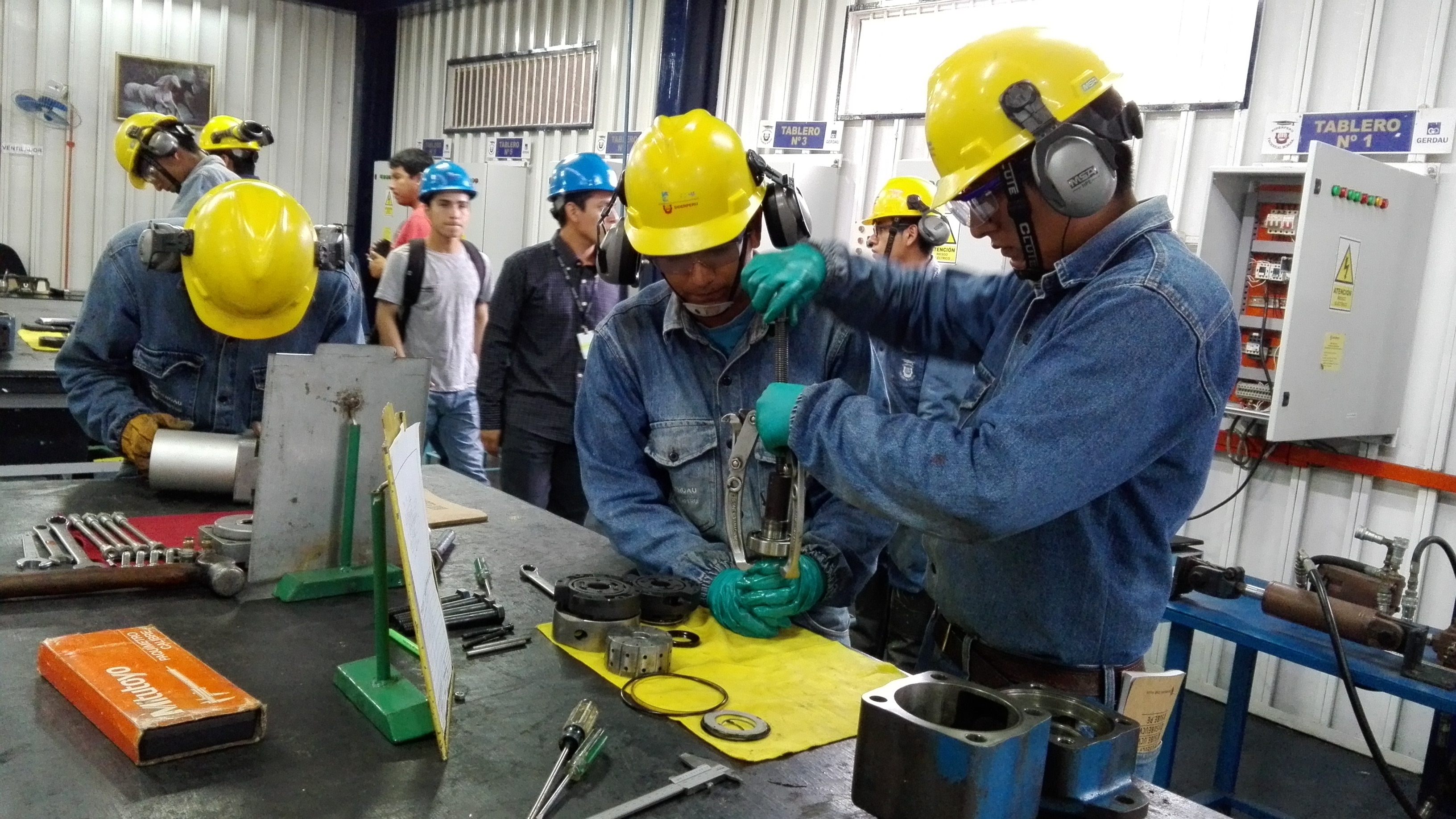 Siderperú ofrece 100 becas integrales para formación técnica de jóvenes