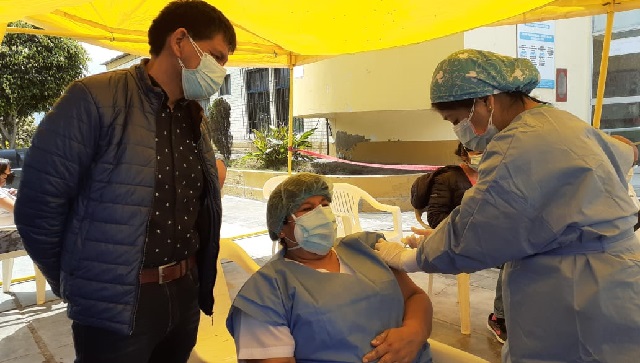 Inició aplicación de tercera dosis contra el covid-19 a personal de Salud en Áncash