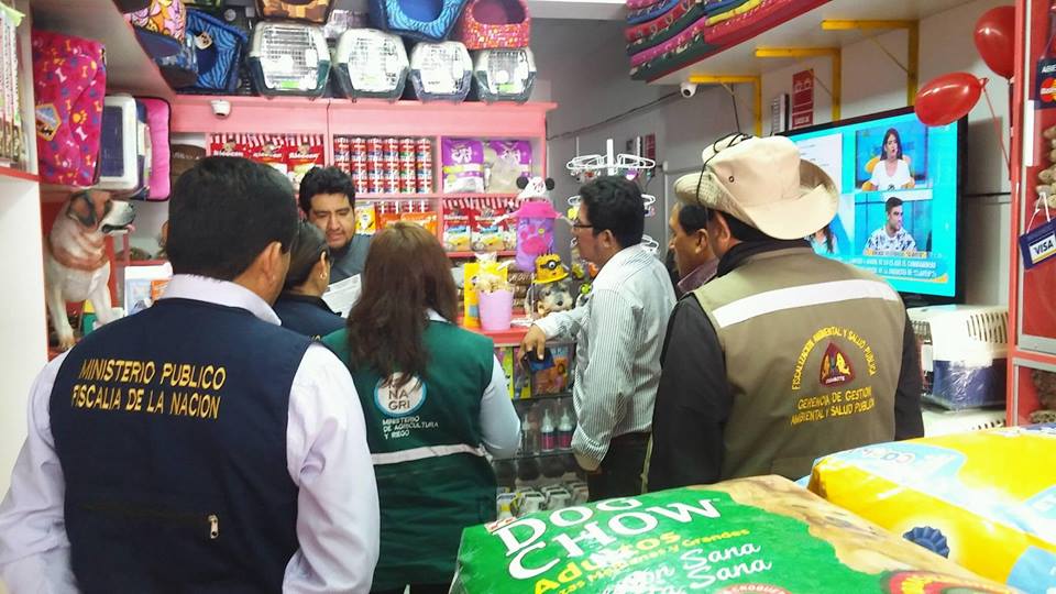 Alimentos y medicinas para animales fueron decomisados en tres veterinarias de Chimbote