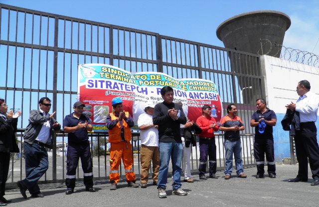Trabajadores portuarios exigen reconocimiento de su convenio colectivo‏ 