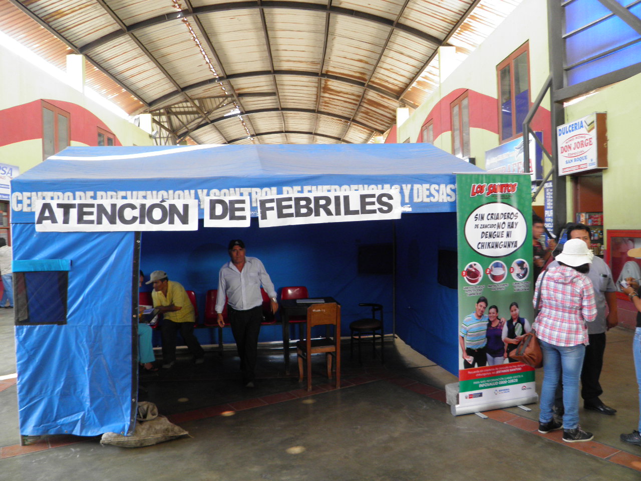 Personal de salud instala caseta en terminal de Chimbote para detectar casos de dengue