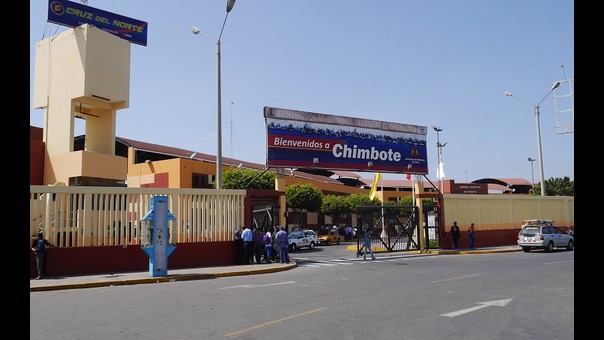 Mujer denunció que taxista en complicidad con otro sujeto le robaron su maleta en terminal de Chimbote