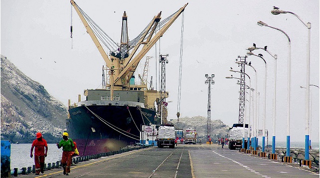 Veintidós estibadores continúan trabajando en el Terminal Portuario de Chimbote pese a estado de emergencia