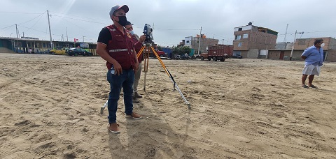 Inician trabajos topográficos para saneamiento físico legal la ampliación en Tres de Octubre