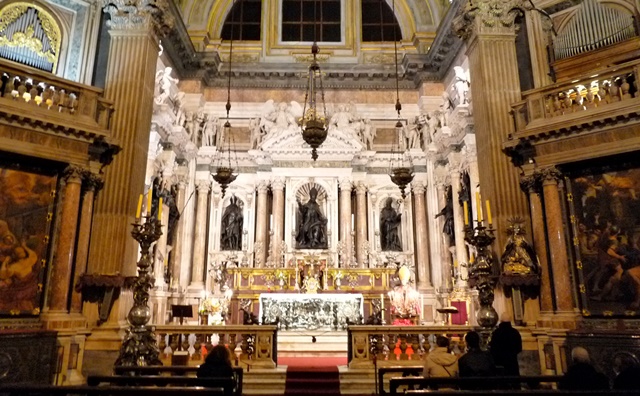 Tesoro de San Genaro por primera vez expuesto fuera de Nápoles (Video)