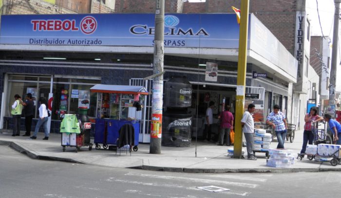Asaltan tienda en pleno centro de Chimbote y se llevan 10 mil soles 