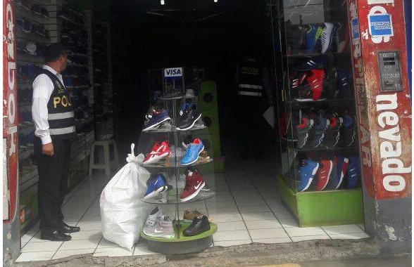 En la lucha contra la piratería incautan 74 zapatillas imitación de reconocidas marcas en Chimbote