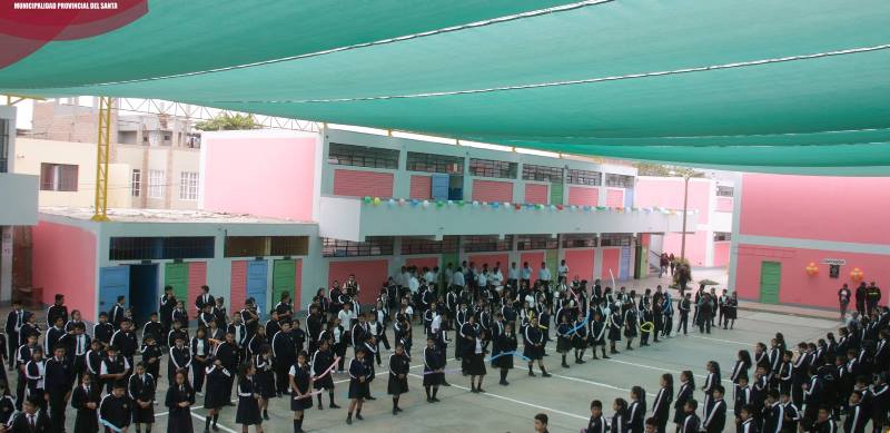 Municipalidad instaló toldos protectores de sol en tres colegios de Chimbote