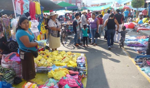 Comerciantes tomaron calles para vender sus productos por Año Nuevo