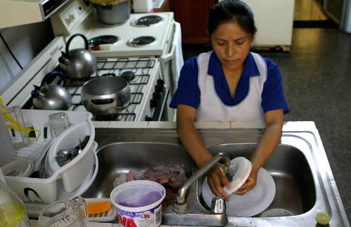 Más de 404 mil trabajadoras del hogar hay en el Perú sin ser suficientemente valoradas