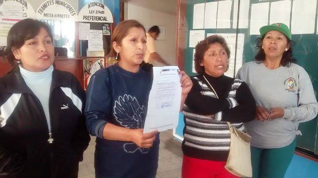 Tesorera de comuna sureña denuncia a trabajadoras de limpieza que protestaron en su domicilio