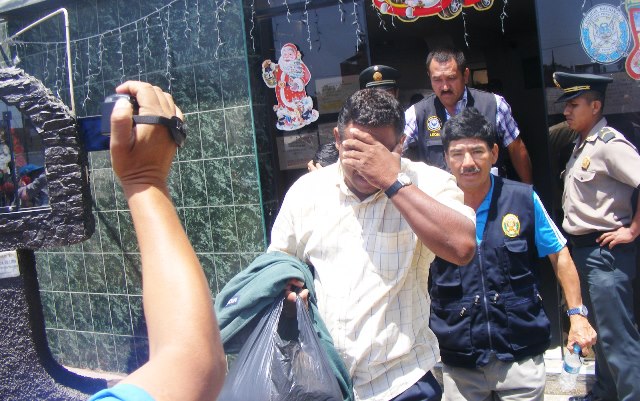 Trabajadores acusados de recibir coima fueron traslados a carceleta de Corte del Santa