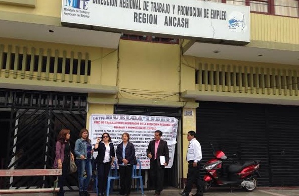  Trabajadores de la Diretra acatan paro exigiendo pago de incentivos laborales  