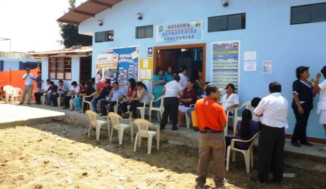  Trabajadores de red de Salud se oponen a designación de nuevo director