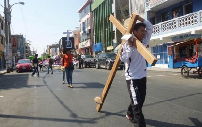  Cargando una cruz trabajadores judiciales exigen ser excluidos de “Ley Servil”  