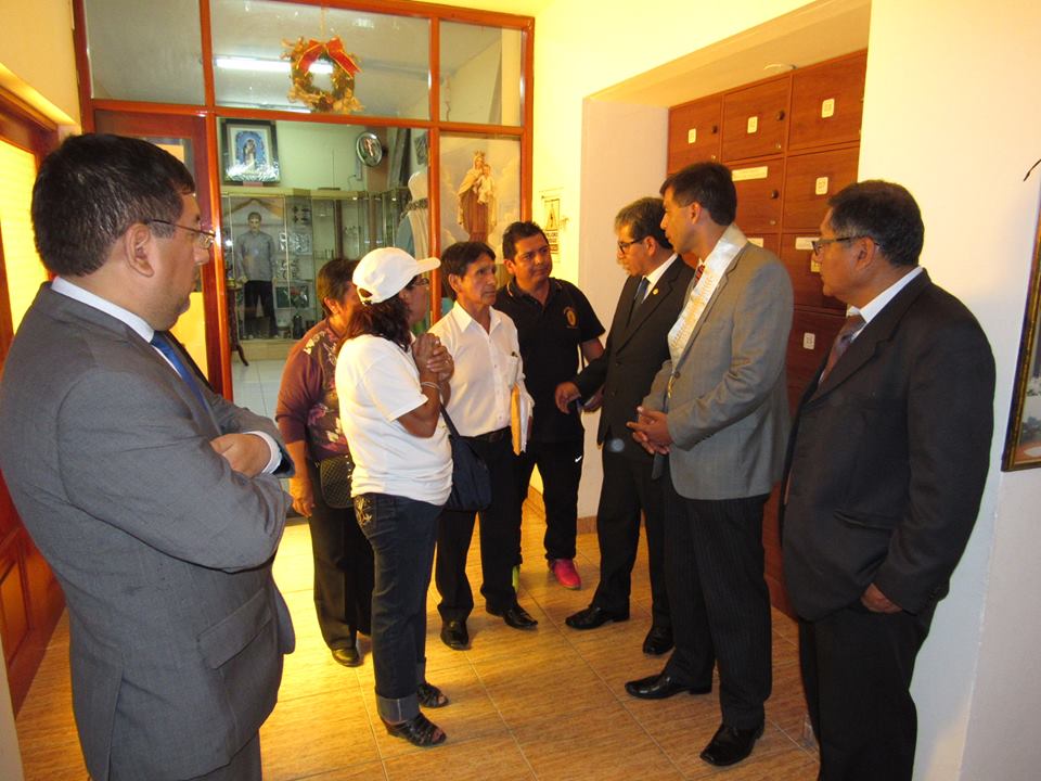 Con carta de obispo de Chimbote trabajadores de la Corte y del Ministerio Público esperan ser atendidos