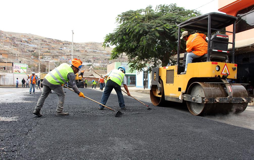 Casma: alcalde provincial supervisó trabajos de asfaltado en la avenida Perú