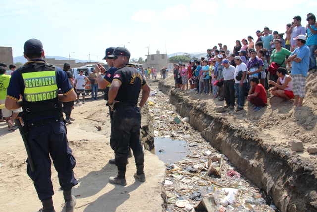 Chimbote: Único hijo de comerciante muere ahogado en zanja del Mercado 2 de Mayo