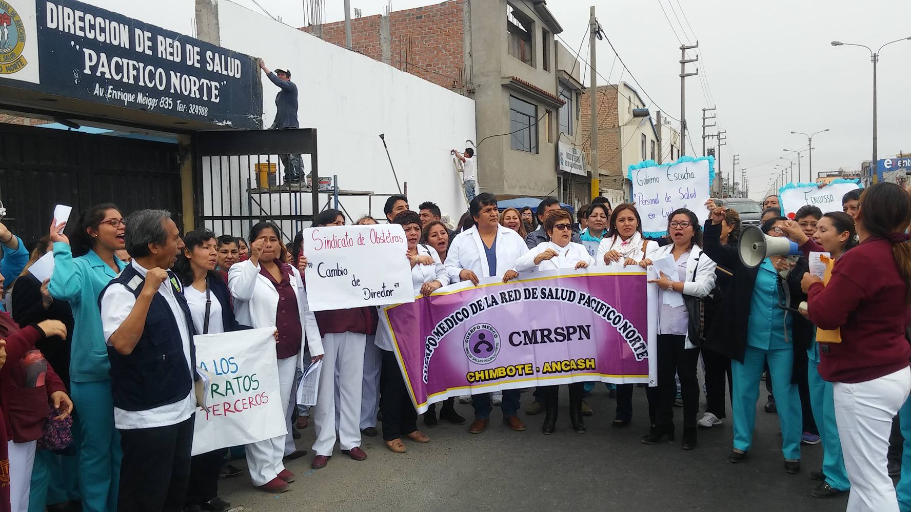 Chimbote: Trabajadores de la Red de Salud Pacífico Norte exigen destitución de su director 