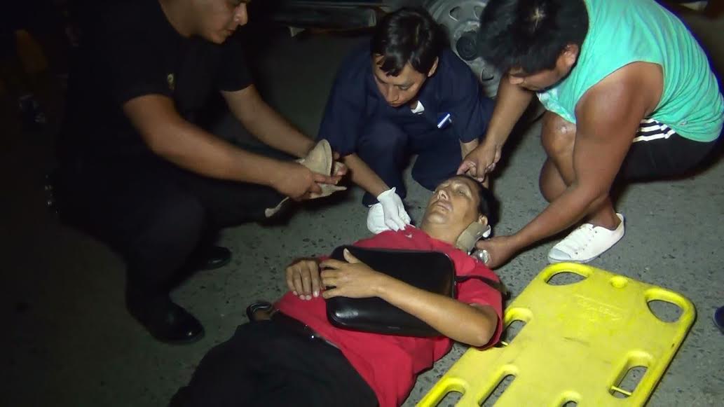 Auxilian a transeúnte que fue embestido por un automóvil en “Garatea”
