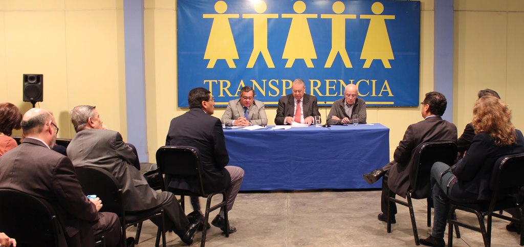 Transparencia insta a PPK a explicar presuntos vínculos con Odebrecht