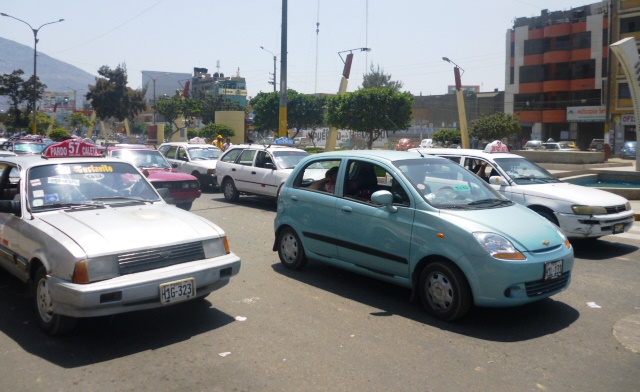 Más del 50% de vehículos de transporte público no tiene tarjeta de circulación