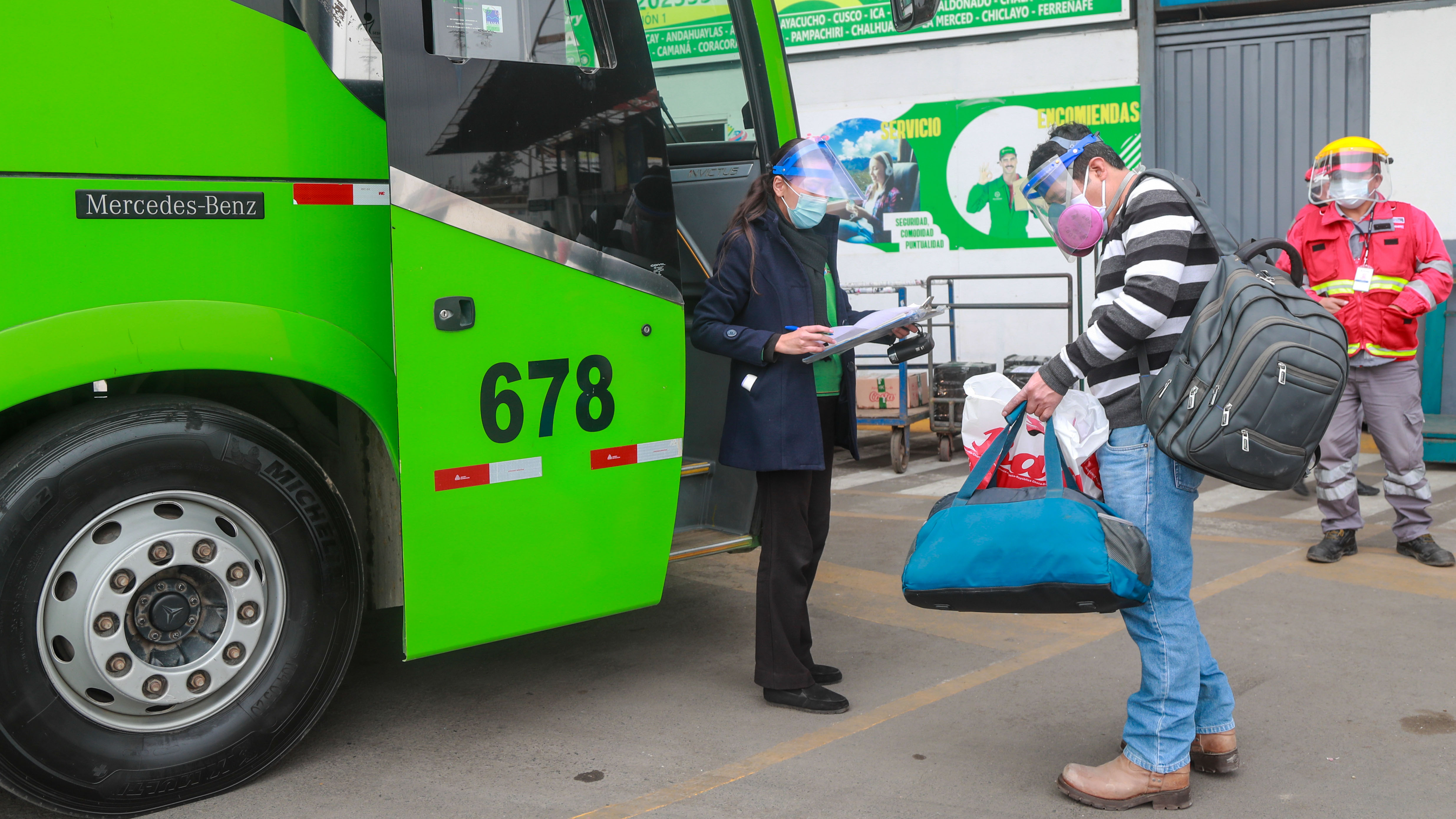 Transporte interprovincial continuará en provincias con niveles de alerta alto, muy alto y moderado