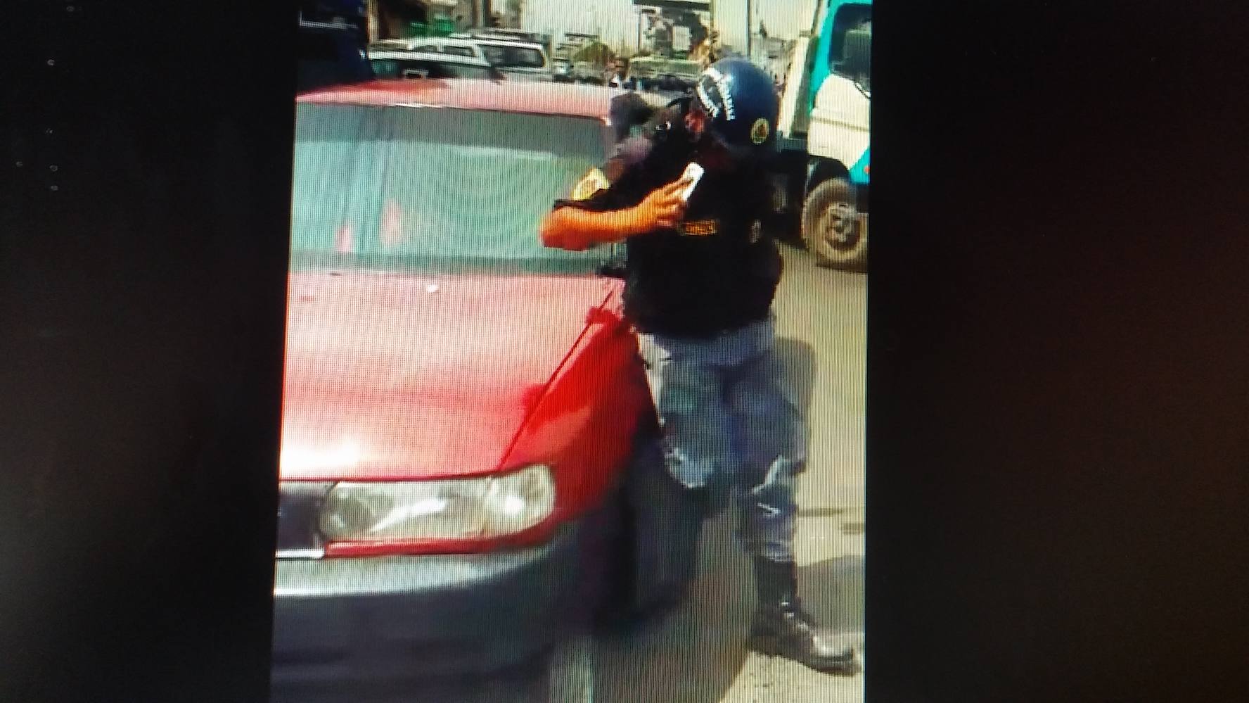 Chofer casi atropella a sereno cuando fue intervenido por propiciar paradero informal en centro de Chimbote