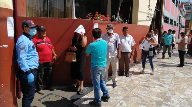 Chimbote: transportistas piden “pases” para circular, pero gerente anuncia que solo entregarán 350 permisos