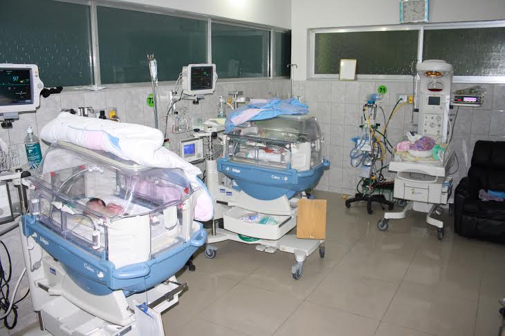 Chimbote: En hospital La Caleta nacen trillizas prematuras y requieren apoyo