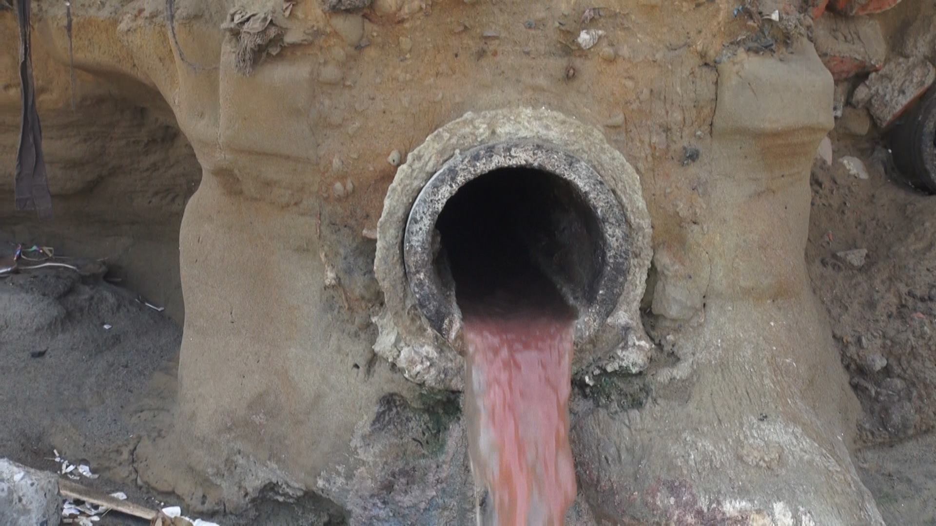 Detectan otra tubería que transportaba residuales de pesquera al río Lacramarca de Chimbote