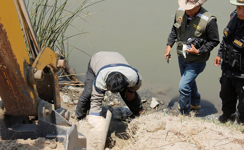  Destruyen tuberías que evacuaban efluentes de fábricas pesqueras al río Lacramarca