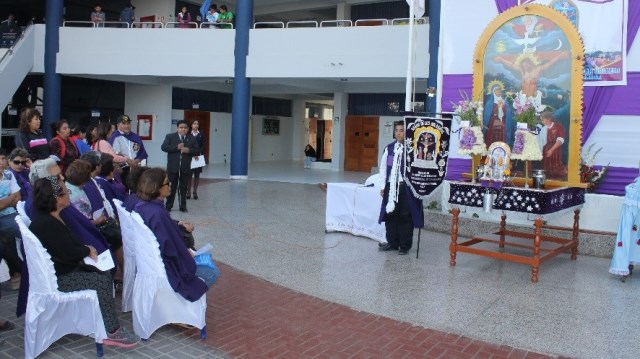 Imagen del Señor de los Milagros llegó a campus de la UCV en Chimbote