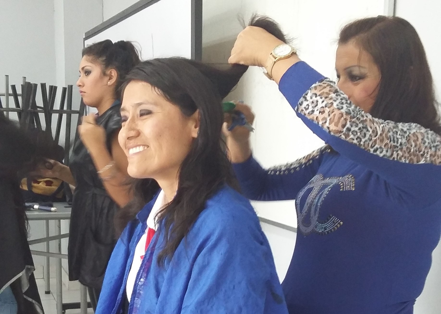 Alumnos de UCV realizaron campaña “Mi cabello por tu sonrisa” en Chimbote