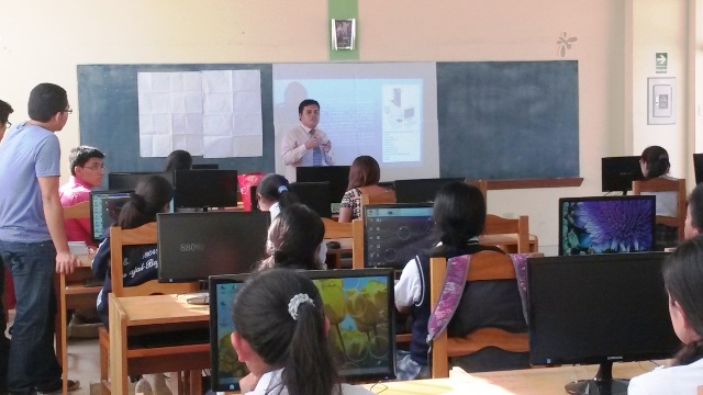 Alumnos de UCV Chimbote ofrecieron charla vocacional en Cascajal Bajo