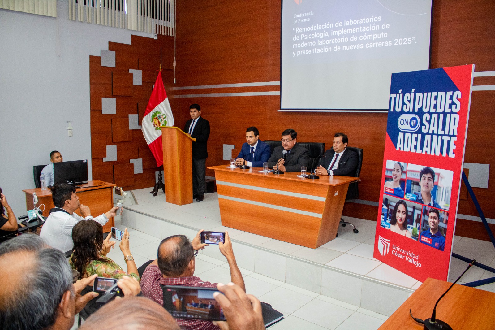 Nuevos y modernos laboratorios para la Universidad César Vallejo Chimbote