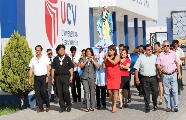 Universidad César Vallejo de Chimbote recibe a su patrona Virgen de la medalla Milagrosa
