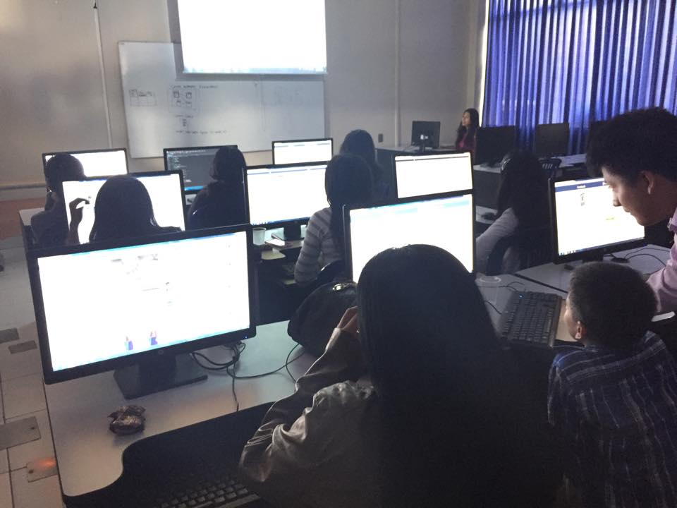 Alumnos de UCV Chimbote capacitaron a profesores de colegio en San Luis