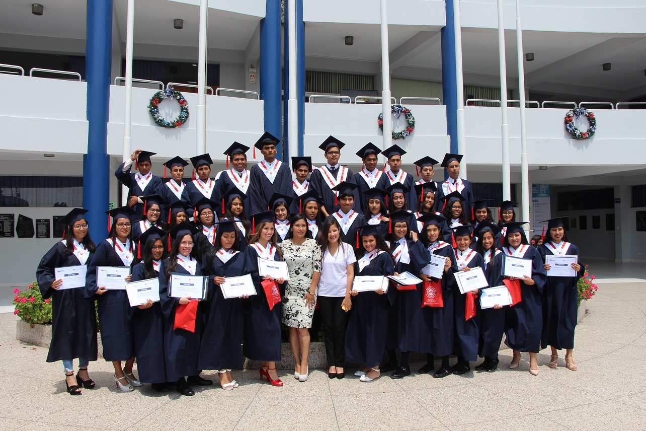 UCV Chimbote graduó a nuevos líderes escolares