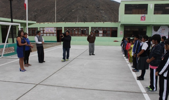 UCV Chimbote donó computadora a colegio en distrito de Casma