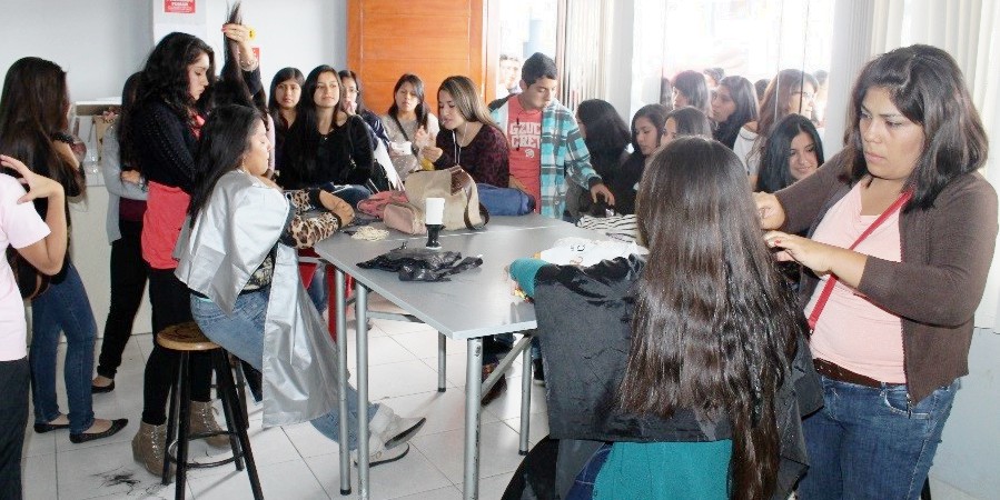Campaña de donación de pelo para pacientes con cáncer promueven en UCV Chimbote