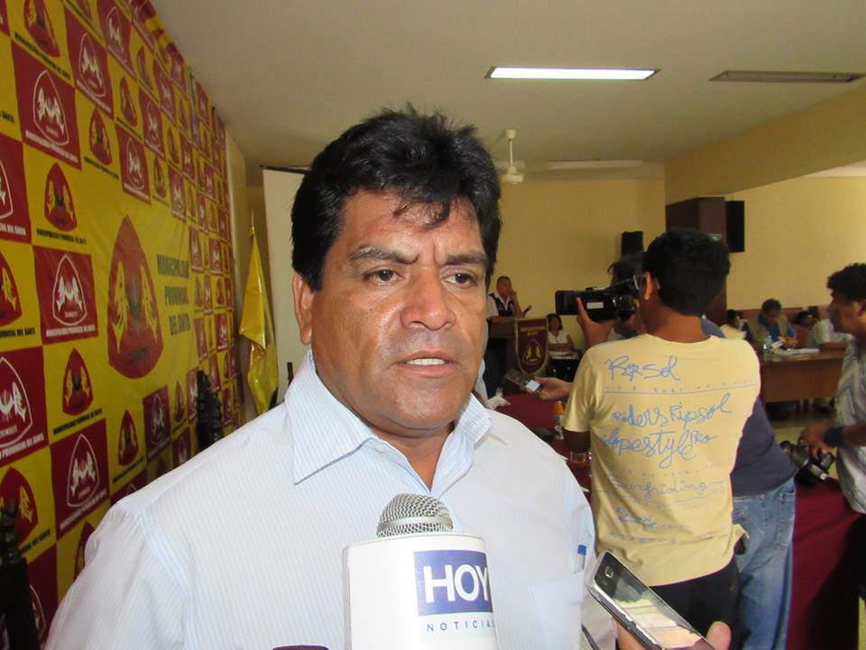 Chimbote: piden intervención del sector salud ante presencia de zancudos en colegios cerca a humedales