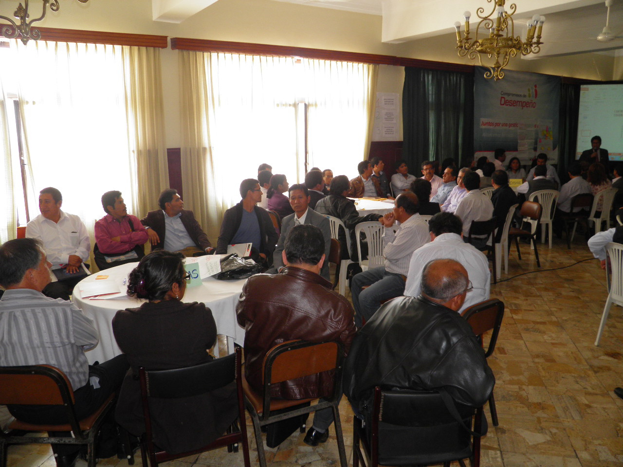 Chimbote: Capacitan a directores de Ugeles para asumir compromisos de desempeño para 2016