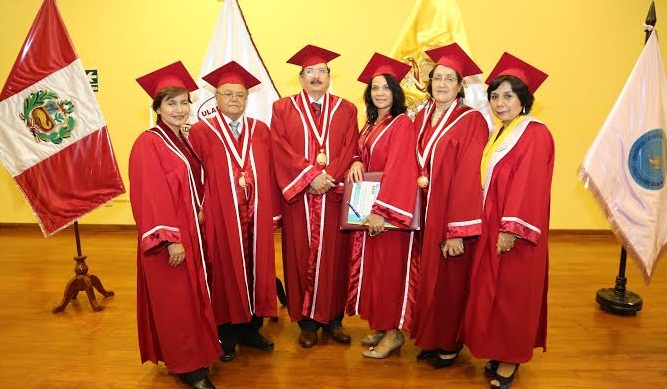  Uladech Católica  entregó grado “Doctora Honoris Causa” a catedrática brasileña
