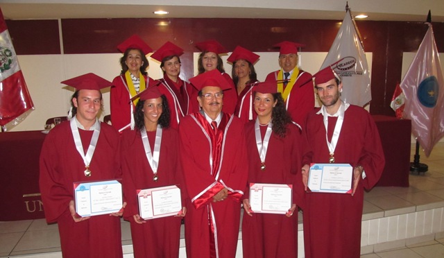 Grupo de jóvenes italianos culminaron estudios en ULADECH Católica en Chimbote