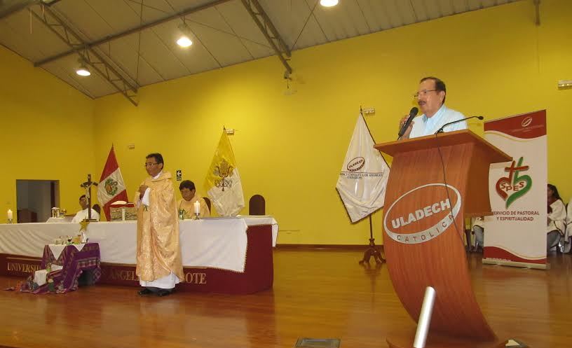 Logros y proyecciones 2015 se ofrecieron en misa por Navidad en ULADECH-Católica