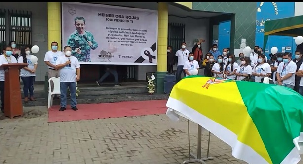 Doloroso último adiós a cantante santeño Heiner Ora que murió a causa del temible virus