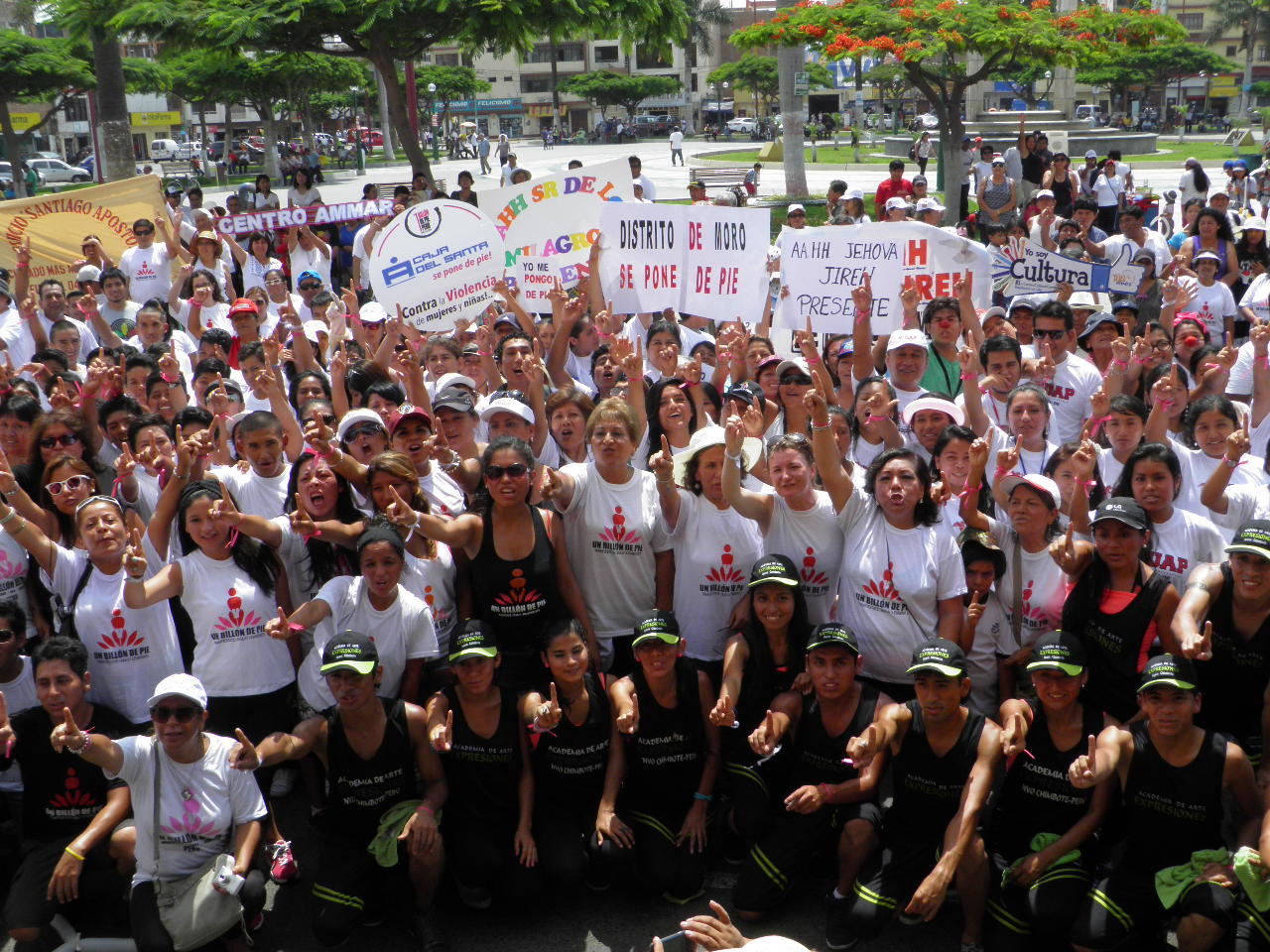 Chimbote se puso de pie para decir basta a la violencia contra la mujer