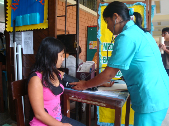 Bus de la UNS transporta a enfermeras del hospital La Caleta